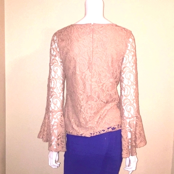 NWT, Adrianna Papell, Bell sleeve lace top size M - Picture 4 of 5
